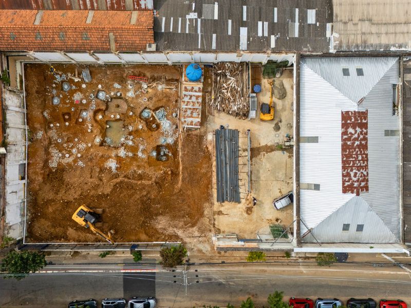 Imagem aérea de obra em construção